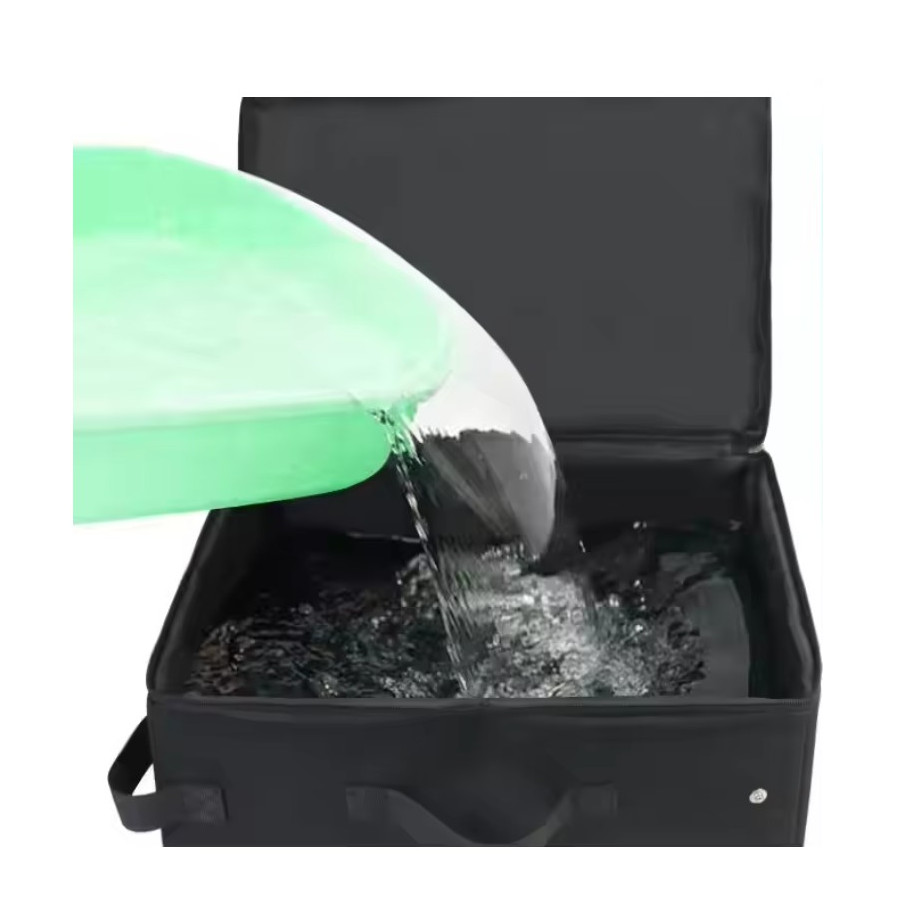 Foldable litter box with closure