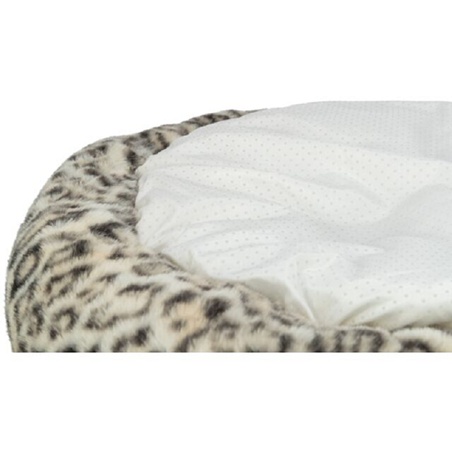 Trixie, Cama Leo