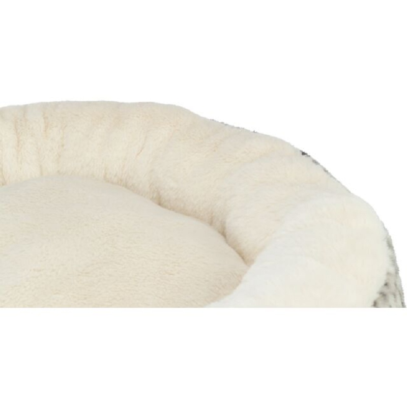 Trixie, Cama Leo