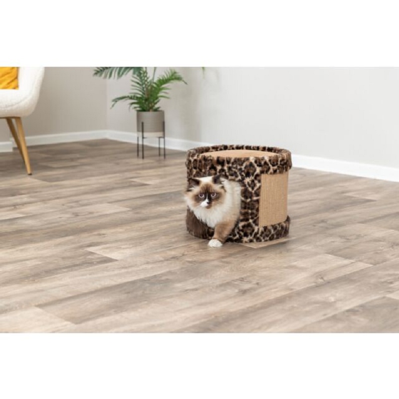 Trixie, La cueva rascadora de Leo