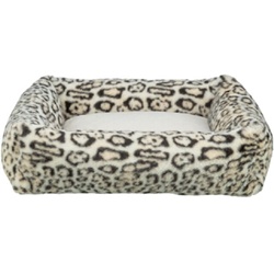Trixie, Cama Leo