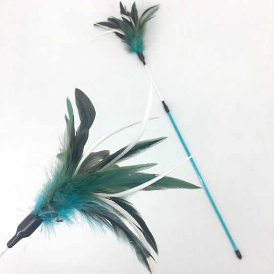 Jouet interactif canne à pêche plumeau Flora pour chat avec longue baguette de 65 cm et plumes colorées rappelant une fleur