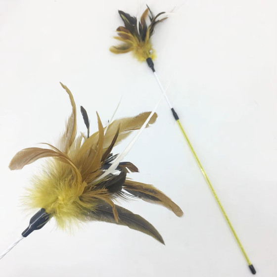Jouet interactif canne à pêche plumeau Flora pour chat avec longue baguette de 65 cm et plumes colorées rappelant une fleur