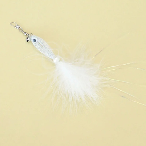 Recharge interactive à l'unité en forme de petit poisson avec plumes colorées à accrocher sur une canne à pêche pour chat