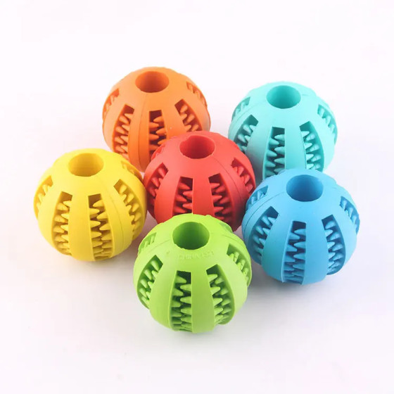 Balle interactive anti-ennui en TPR pour chien et chat diamètre 5 cm pour cacher des friandises et favoriser l'hygiène dentaire