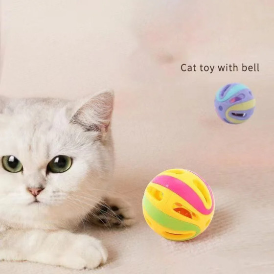 Jouet interactif balle en plastique creuse et multicolore avec grelot pour chat  pour stimuler l'activité physique