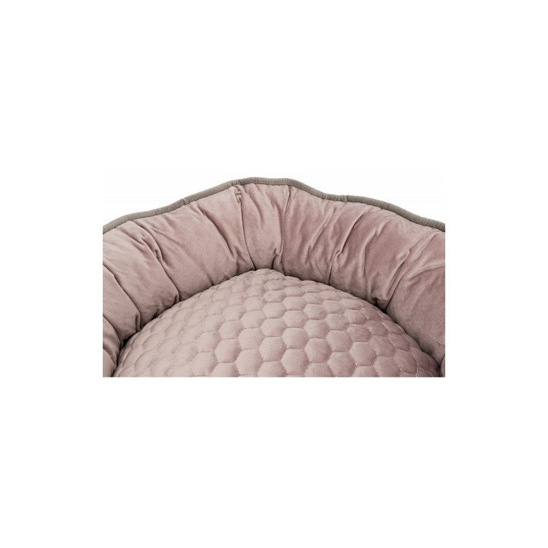 Trixie, Livia bed