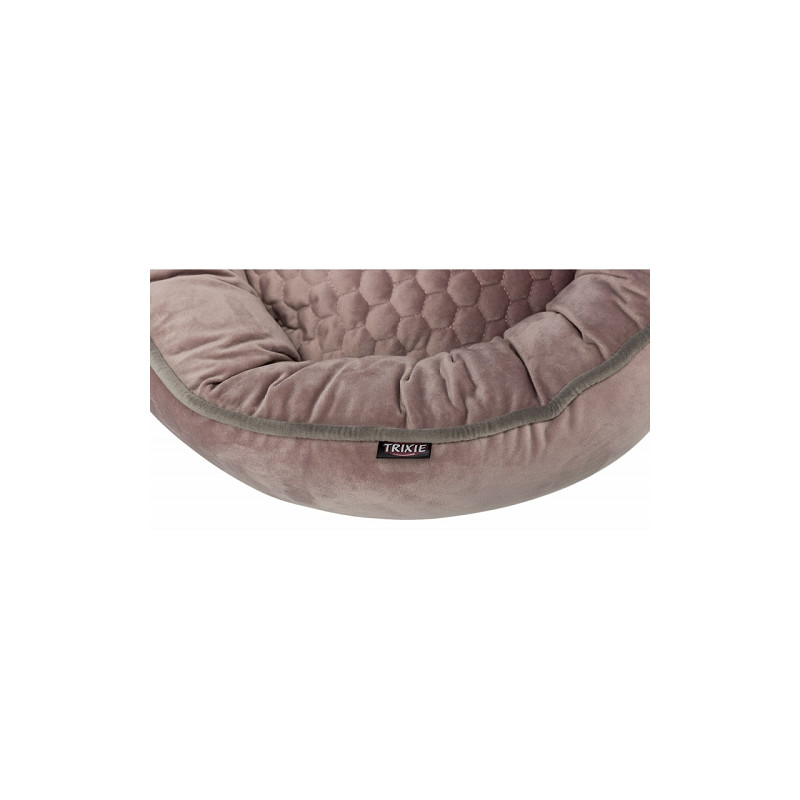 Trixie, Livia bed